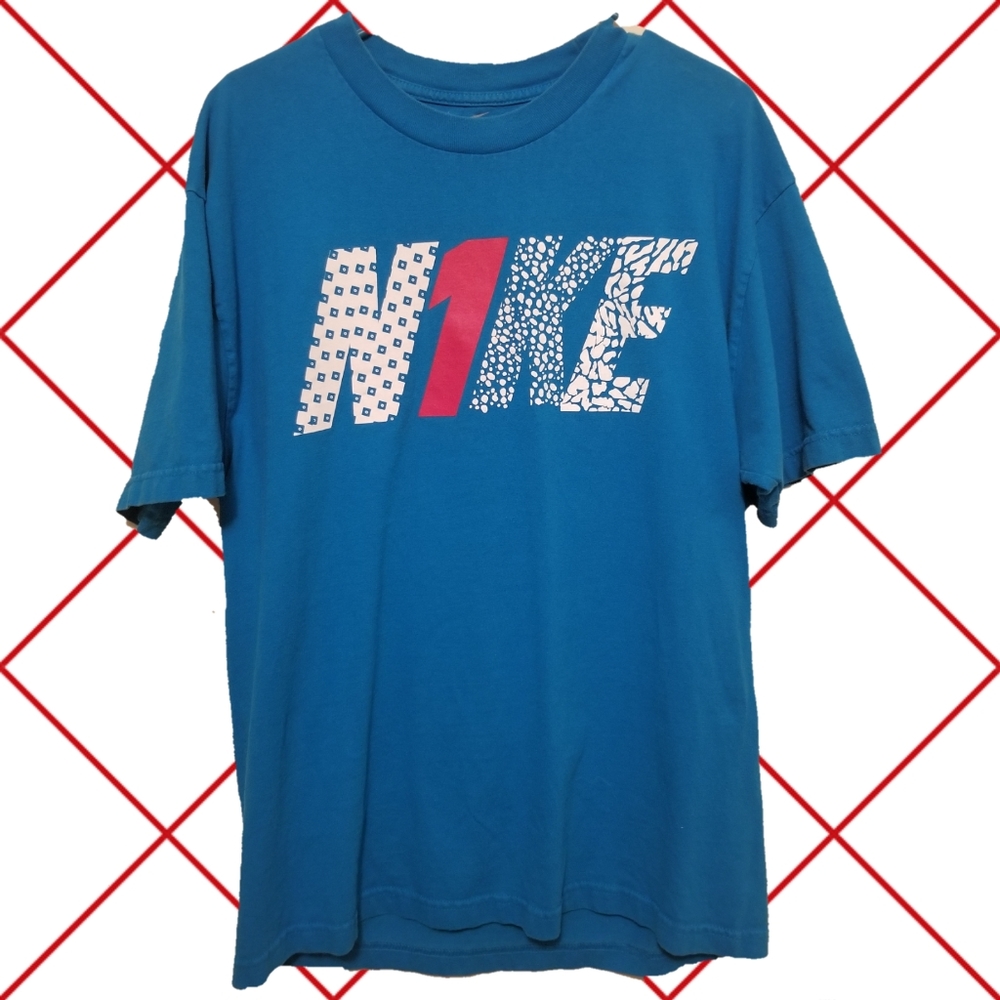 L Nike T-shirt